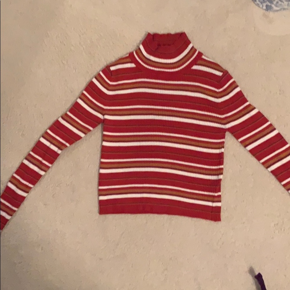 Pink Republic long sleeved- slightly cropped shirt